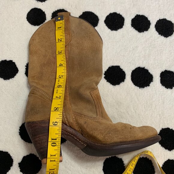 Frye Vintage Suede Western Cowboy Boots 7 Tan Distressed Heel Boho Cowgirl USA - Picture 12 of 16